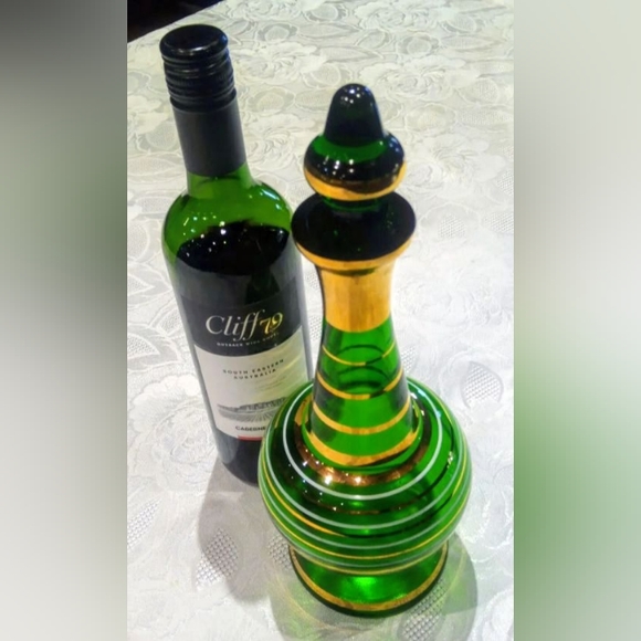 Green Glass vase Gennie in a bottle... vintage style excellent condition - Picture 9 of 13